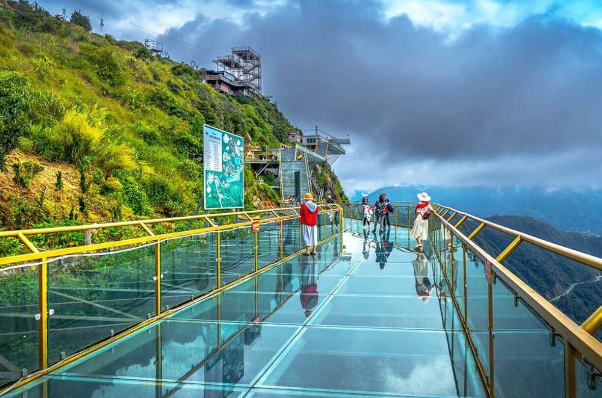 is sapa glass bridge safe